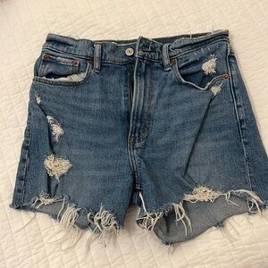 Abercrombie 4” Mom Short High Rise